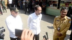 Gubernur Sumut dan Presiden Jokowi Tinjau Harga Bahan Pokok di Pasar Brahrang Binjai